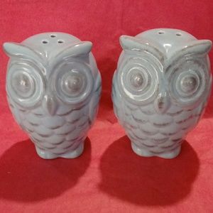 Salt n pepper shakers